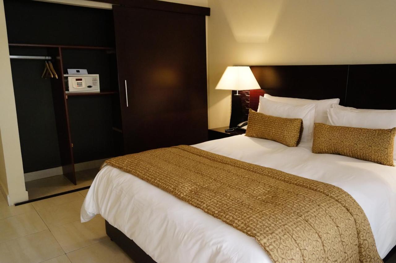 Hotel Royal คินชาซา ภายนอก รูปภาพ