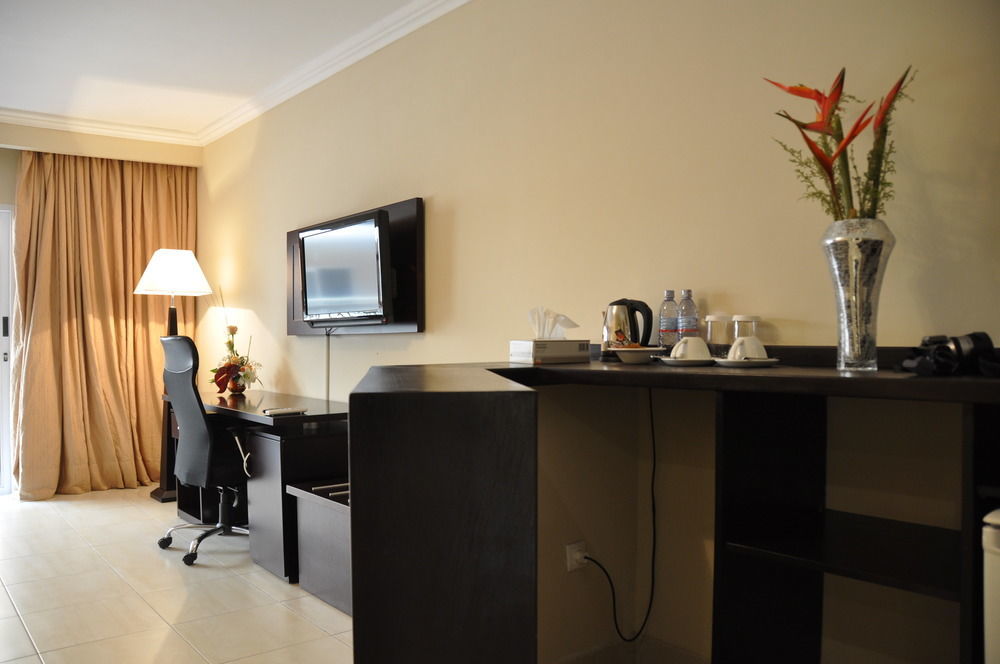 Hotel Royal คินชาซา ภายนอก รูปภาพ